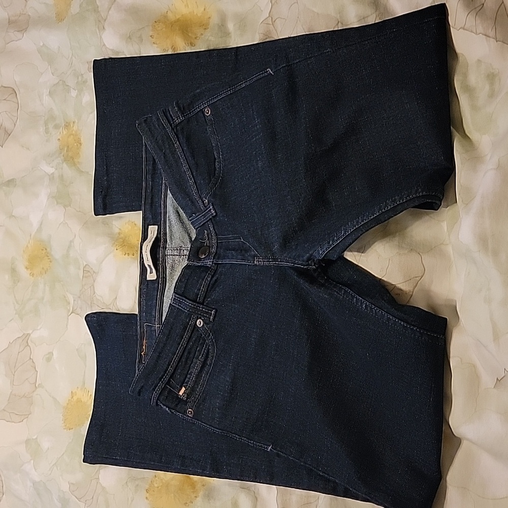 Women Levi's jeans
